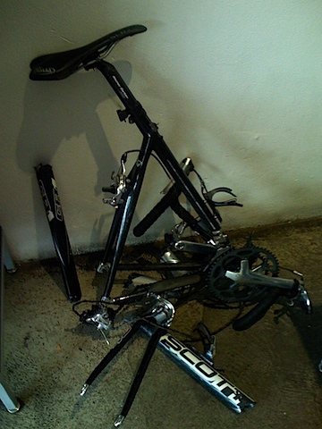 Scott bike frame in pieces